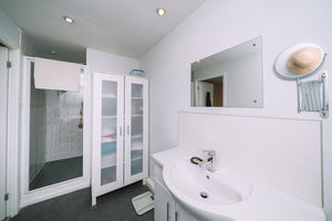Photo 30- click for photo gallery